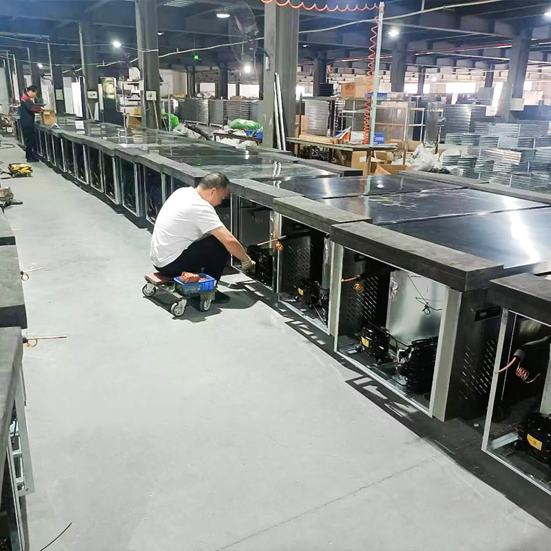 Mobile da cucina raffreddato ad aria da 1,8 m con raffreddamento piatto Mobile da cucina raffreddato ad aria da 1,8 m con raffreddamento piatto